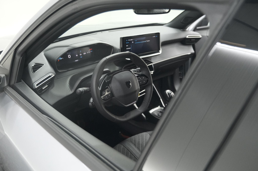 Peugeot 2008 puretech 100 allure | camera | navigatie | apple carplay | par