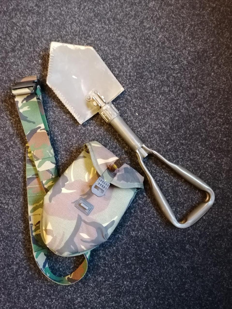 Pioschop met foudraal en riem