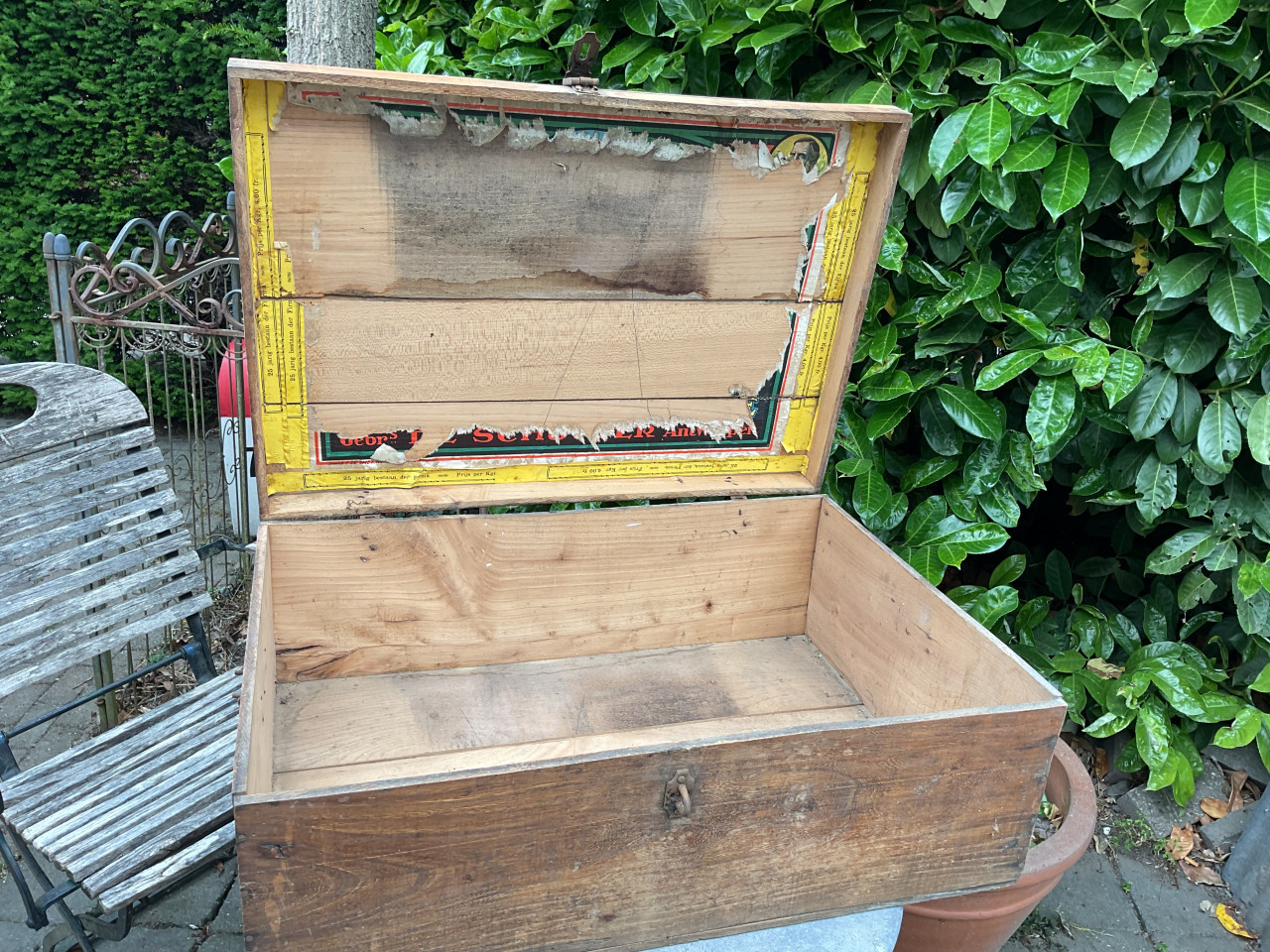Antieke houten kist