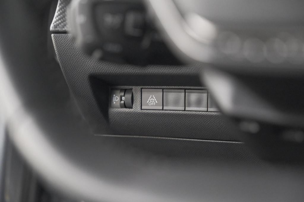 Peugeot 2008 puretech 130 pk allure pack | trekhaak | camera | adaptieve cr