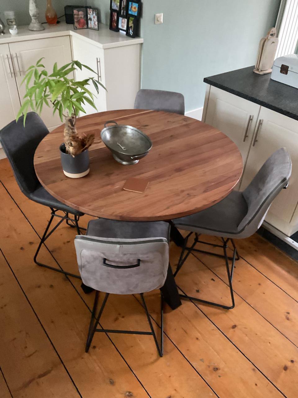 Bartafel met 4 barkrukken Xooon