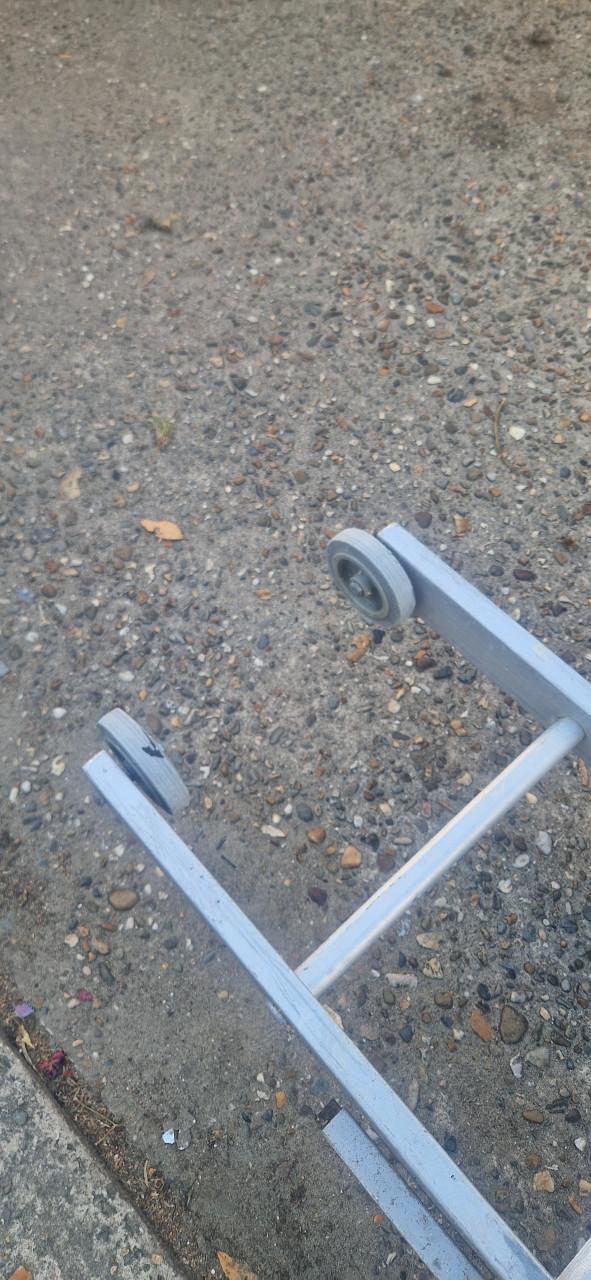 Uitschuifbare degelijke grote ladder