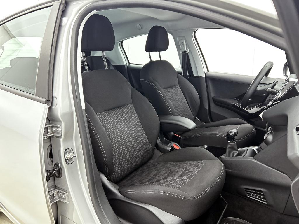 Peugeot 208 82 pk blue lion | rijklaar | trekhaak | navigatie | parkeersens