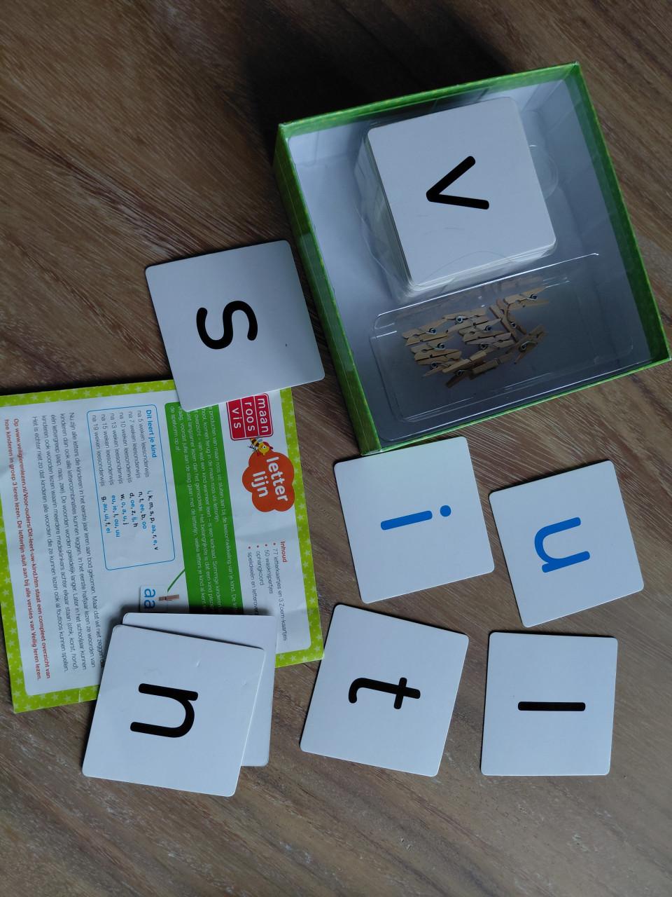 Spel maan roos vis leteterlijn