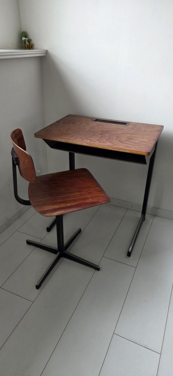 Vintage kinderbureau en stoel
