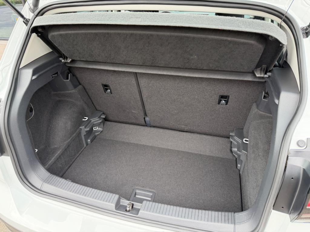 Volkswagen T-cross 1.0 tsi life | trekhaak | navi | adap. cruise | dode hoe