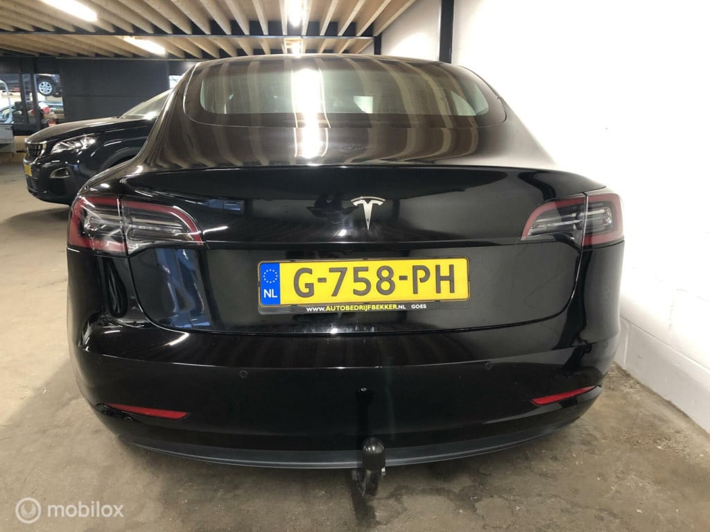 Tesla Model 3 standard rwd plus 60 kwh