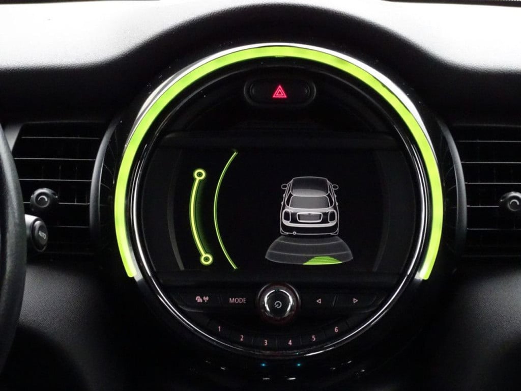 Mini Cooper mini 1.5 serious business automaat | jcw pack | king's cross