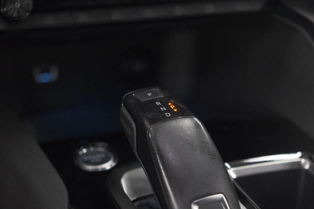 Peugeot 3008 puretech 130 eat6 gt | allseason banden | trekhaak | panoramad