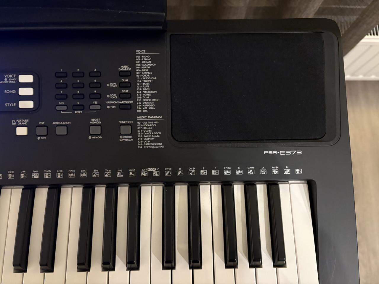 Yamaha PSR-E373 Keyboard