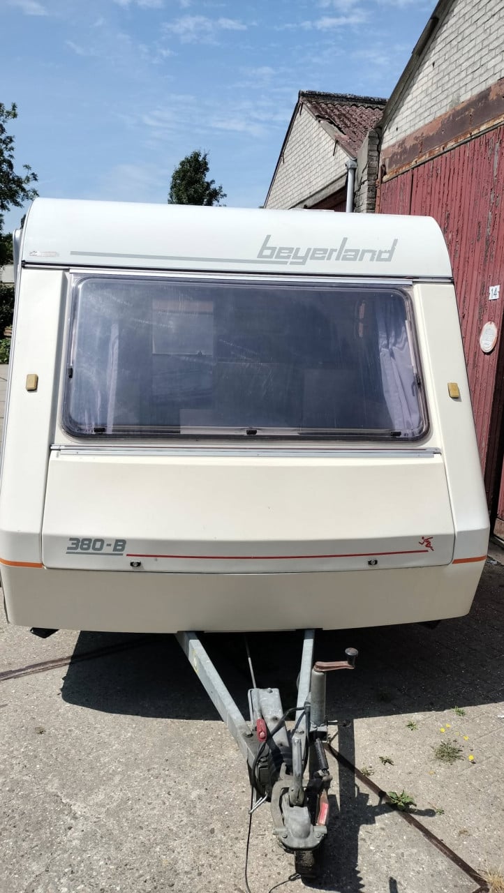 Beyerland 380 met voortent en aanbouw