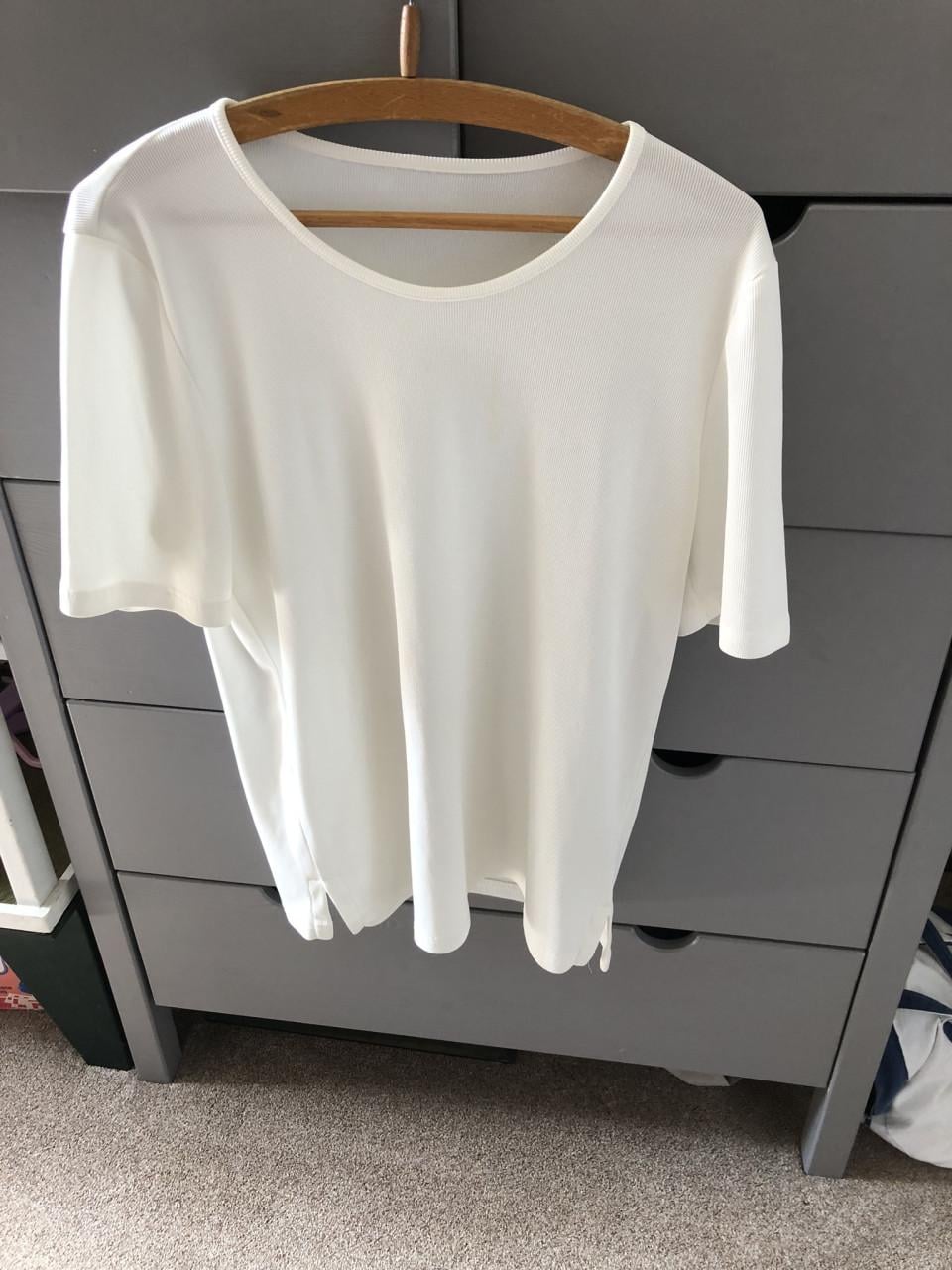 Te koop diverse truitjes.(nieuw).