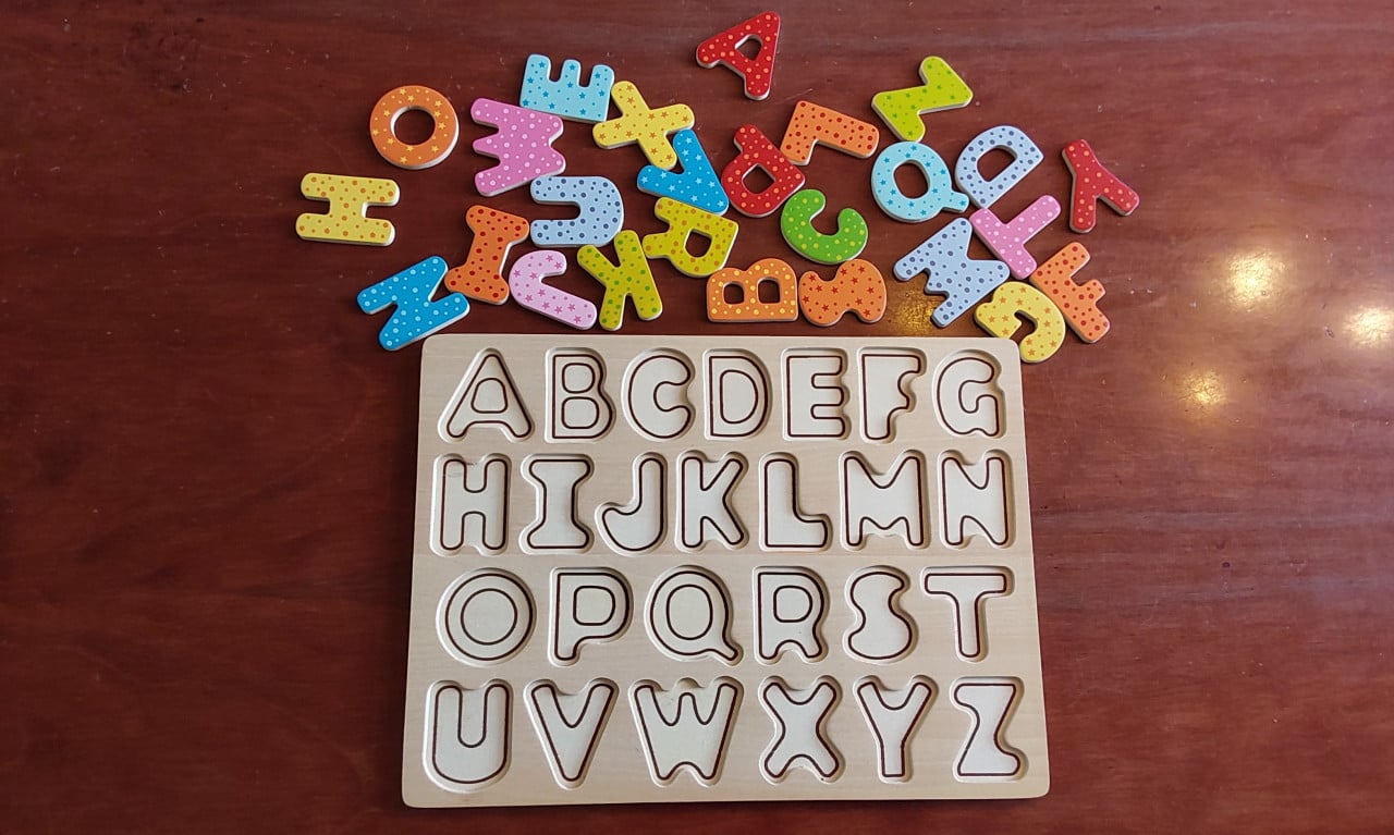 Houten alfabet puzzel
