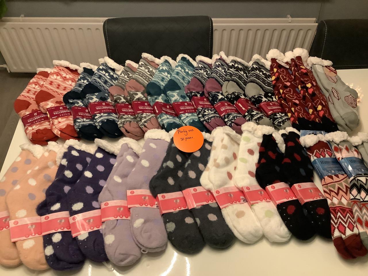 Partij leuke fluffy huissokken. (Partij 257)