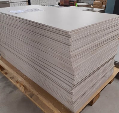 3030-303 ca 31m² zandkleur betonlook tegels, 60×120cm, van € 91,35/m² voor