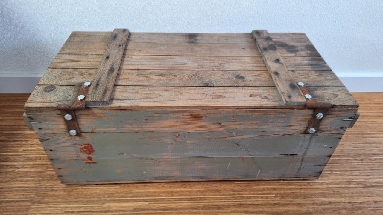 Oude houten opbergkist