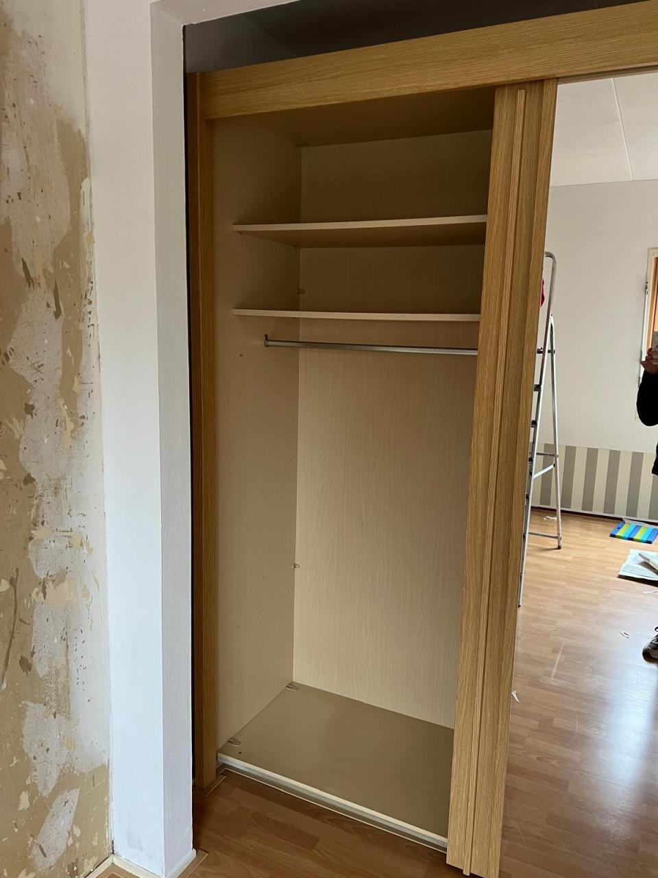 Kledingkast, afmetingen +/- hxbxd 220x200x60cm