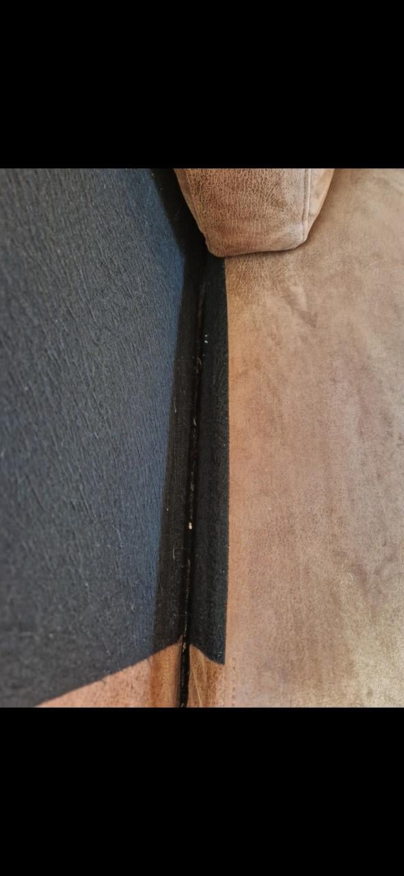 Bank Pronto + houten tafel achter de bank