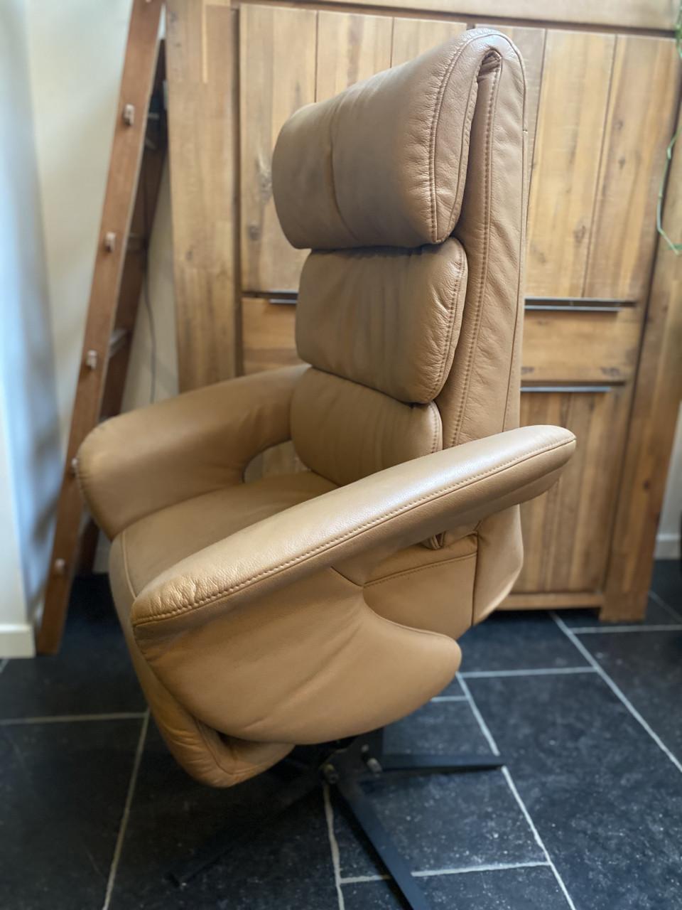 Mooie Meubelzorg sta op en relax fauteuil, met accu, 3 jaar oud