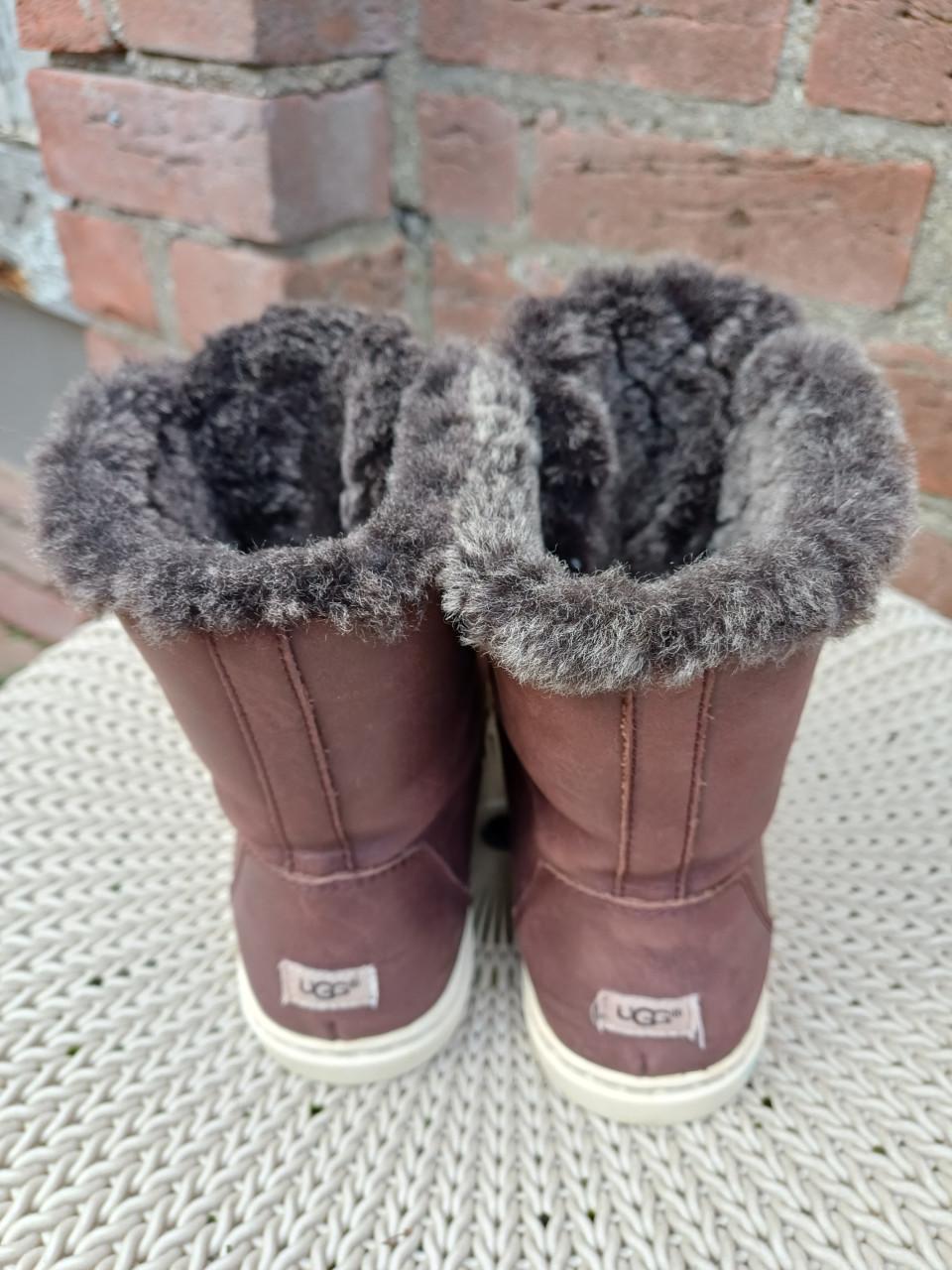 Leuke UGG's: gevoerde halfhoge veter laarsjes (bruin) maat 37