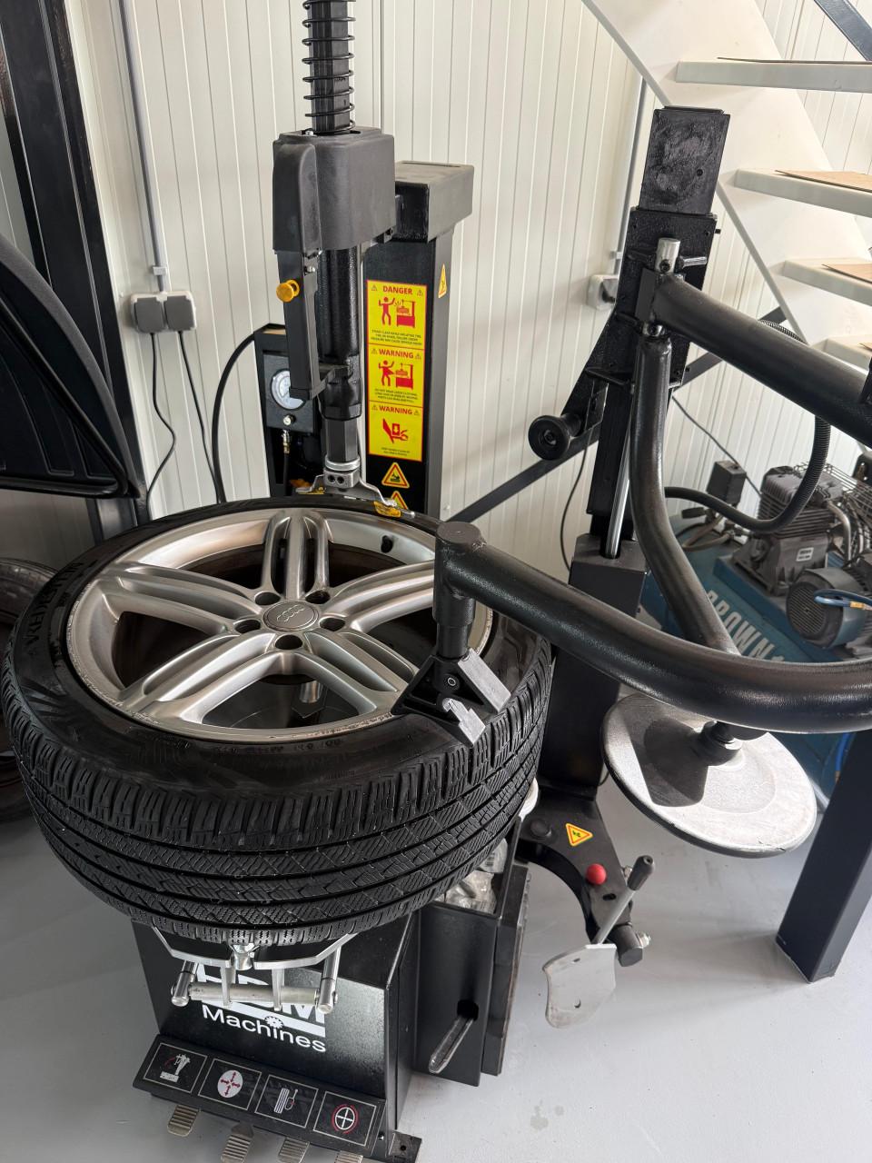 T&T AUTO'S  Onderhoud, Reparatie's en verhuur voor de beste Prijs!