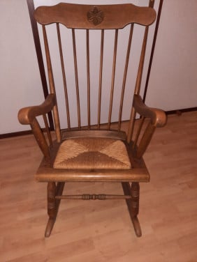 Te koop  antieke schommelstoel
