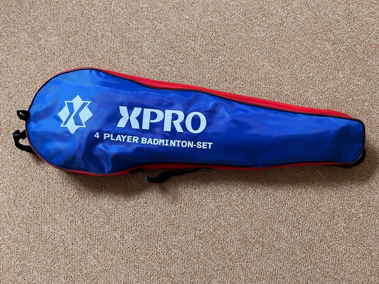 Badmintonset (compleet met 4 rackets en net en 2 shuttles)nieuw!