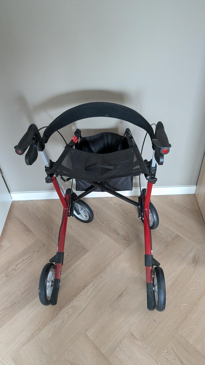 Rollator lichtgewicht zo Goed als nieuw