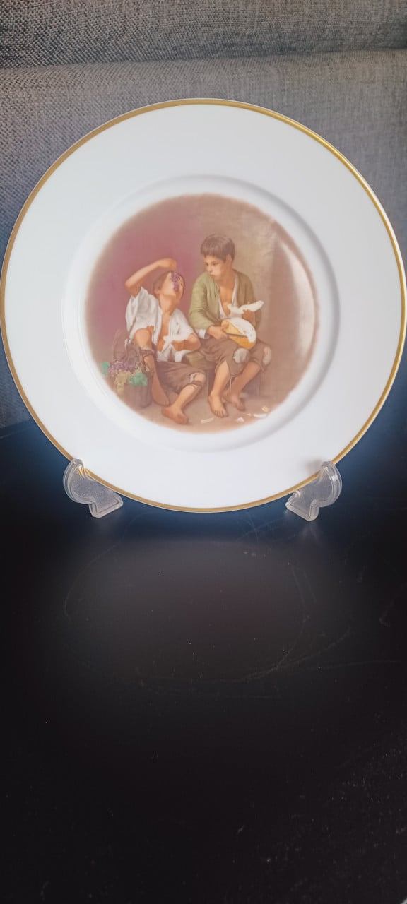 Bord van 2 jongens van BAVARIA JOHAN  SELTMANN VOHENSTRAUB