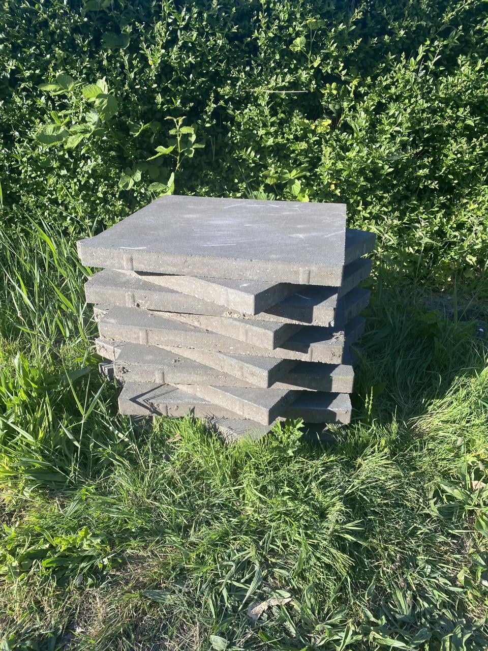 Zwarte tuintegels 60x60cm 8 stuks.