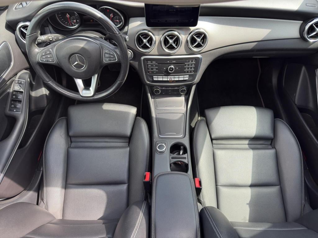 Mercedes-Benz Gla-klasse 180 premium | pano | leder sportstoelen | camera |