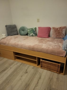 1 persoons bed + nieuwe matras