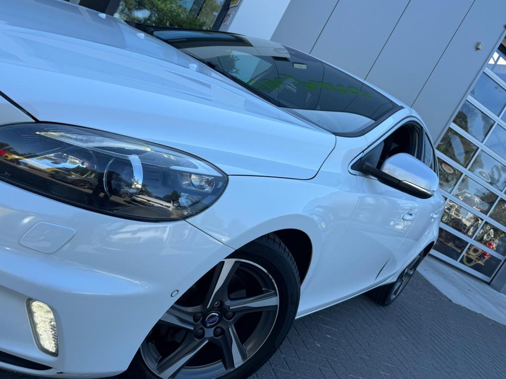 Volvo V40 2.0 d2 r-design business * nap * 100% onderhouden * 2e eigenaar