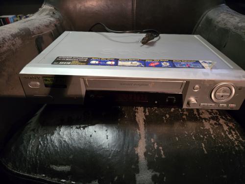 Sony SLV-SE810 VHS-videorecorder. Geen afstandsbediening.
