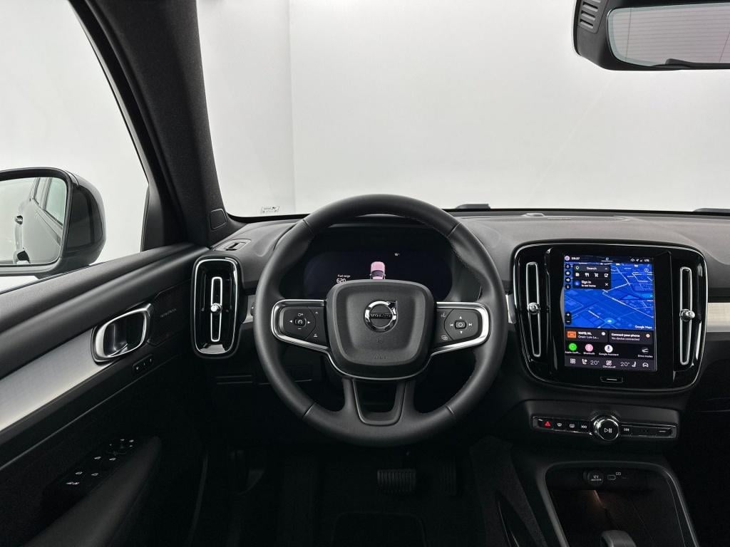 Volvo XC40 b4 194pk plus dark| achteruitrijcamera| trekhaak| adap.cruise