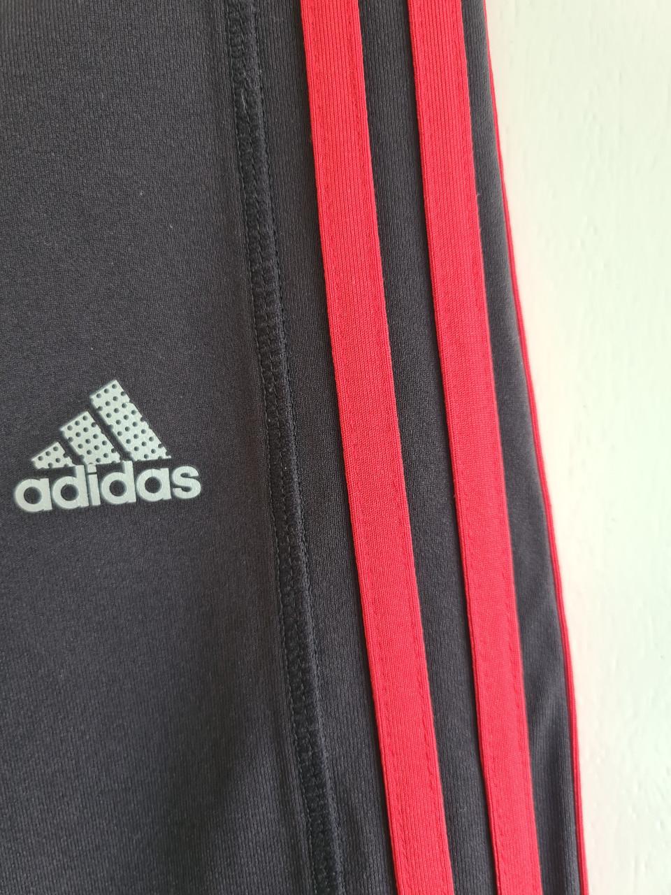 Adidas zwart-rood sportbroek  Maat M