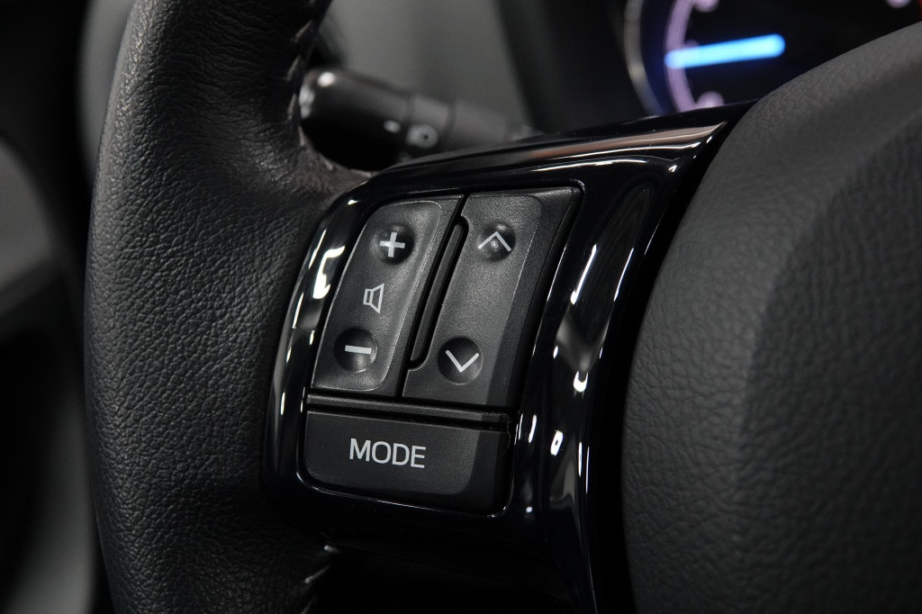 Toyota Yaris 1.0 vvt-i | camera | 15" | bluetooth |