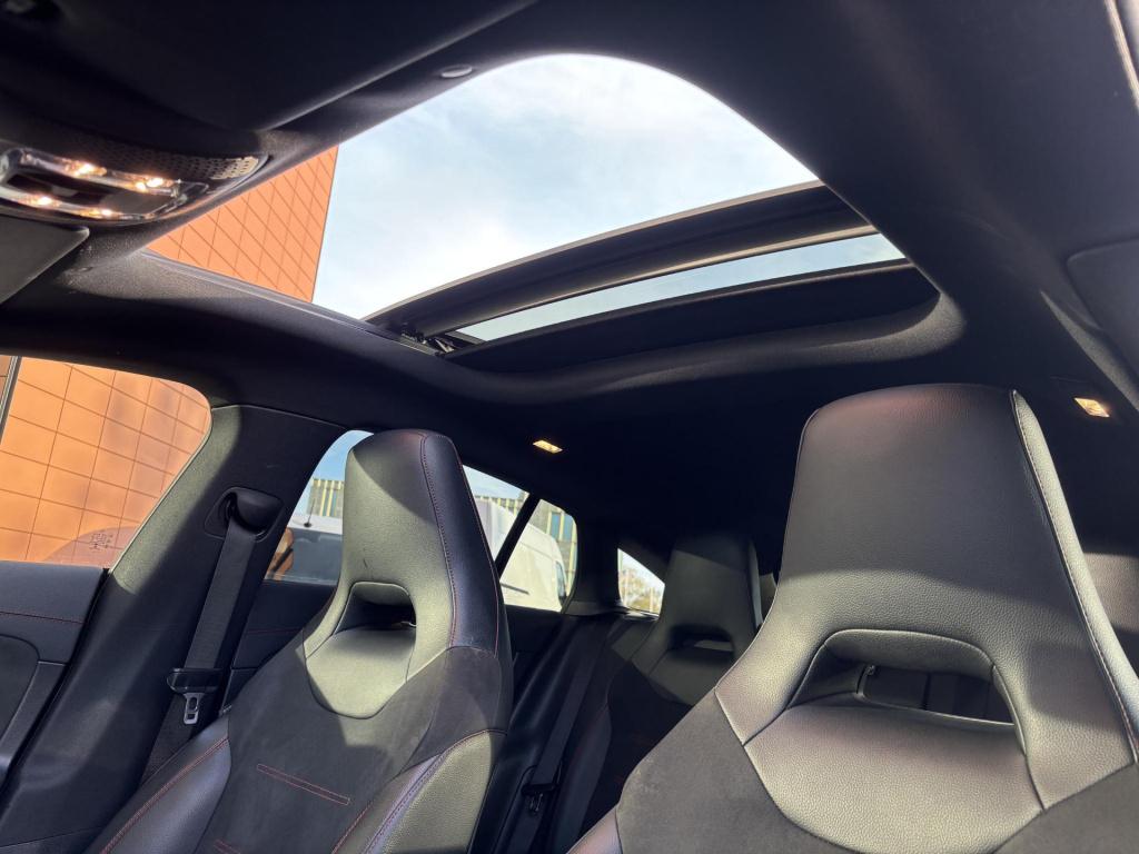 Mercedes-Benz Cla shooting brake 200 business solution amg