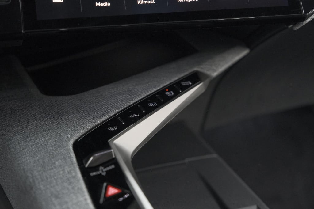 Peugeot 5008 1.2 hybrid 145 gt | panoramadak | camera | elektrische achterk