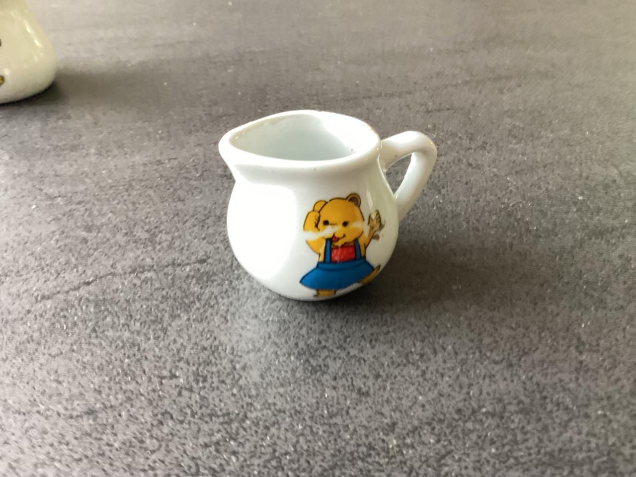 Oude Kinderserviesje. Beertjes.