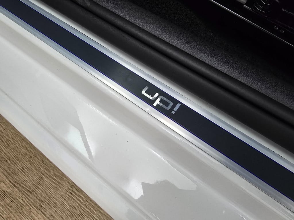 Volkswagen UP! 1.0 high up! bluemotion met cruisecontrol | unieke uitvoerin
