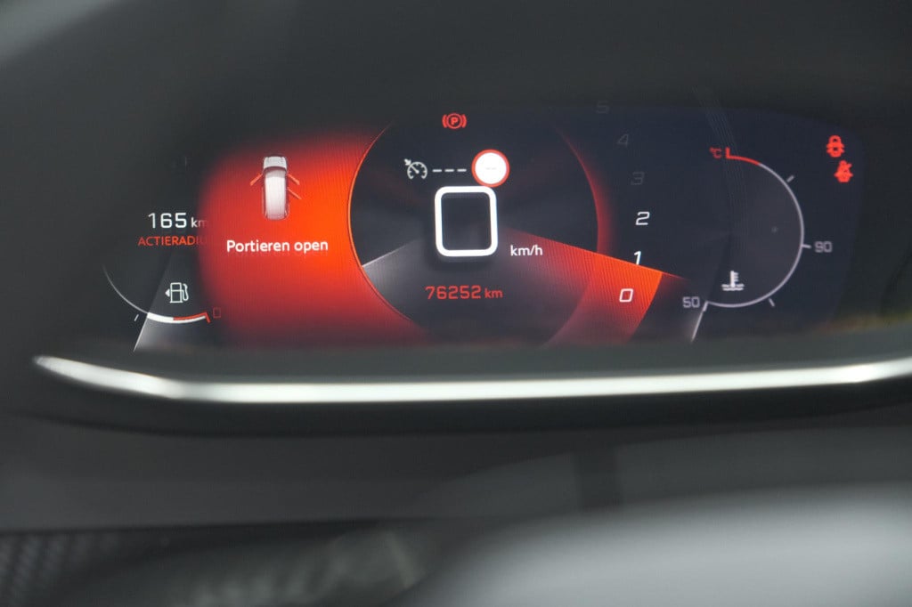 Peugeot 2008 puretech 102 allure pack | camera | apple carplay | parkeersen
