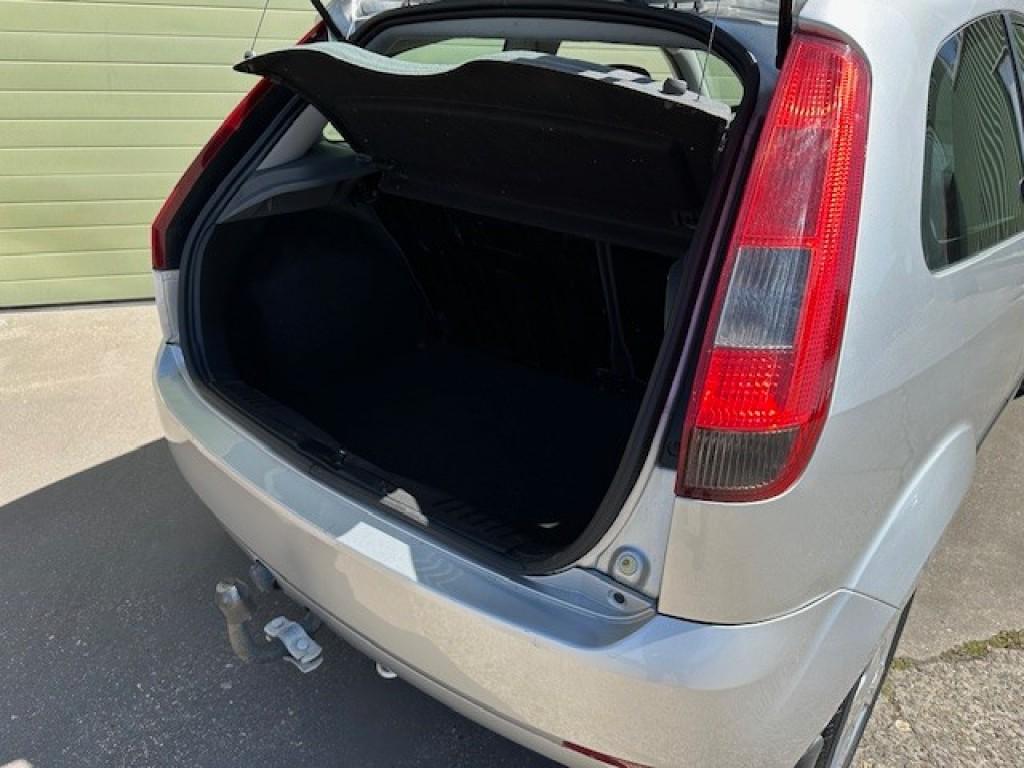 Ford Fiesta 1.4 - 16v trend automaat