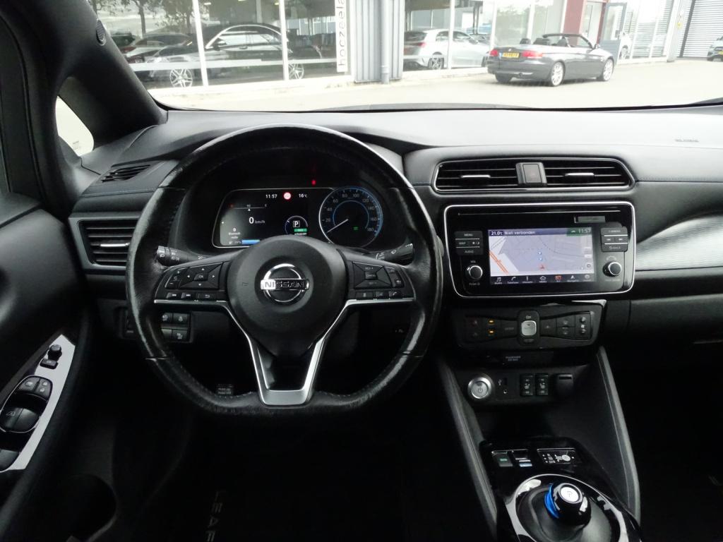 Nissan Leaf n-connecta 40 kwh | incl. btw | 360 camera
