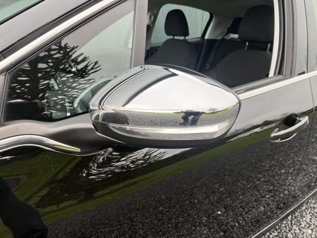 Peugeot 208 1.2 puretech blue lease executive 5-drs