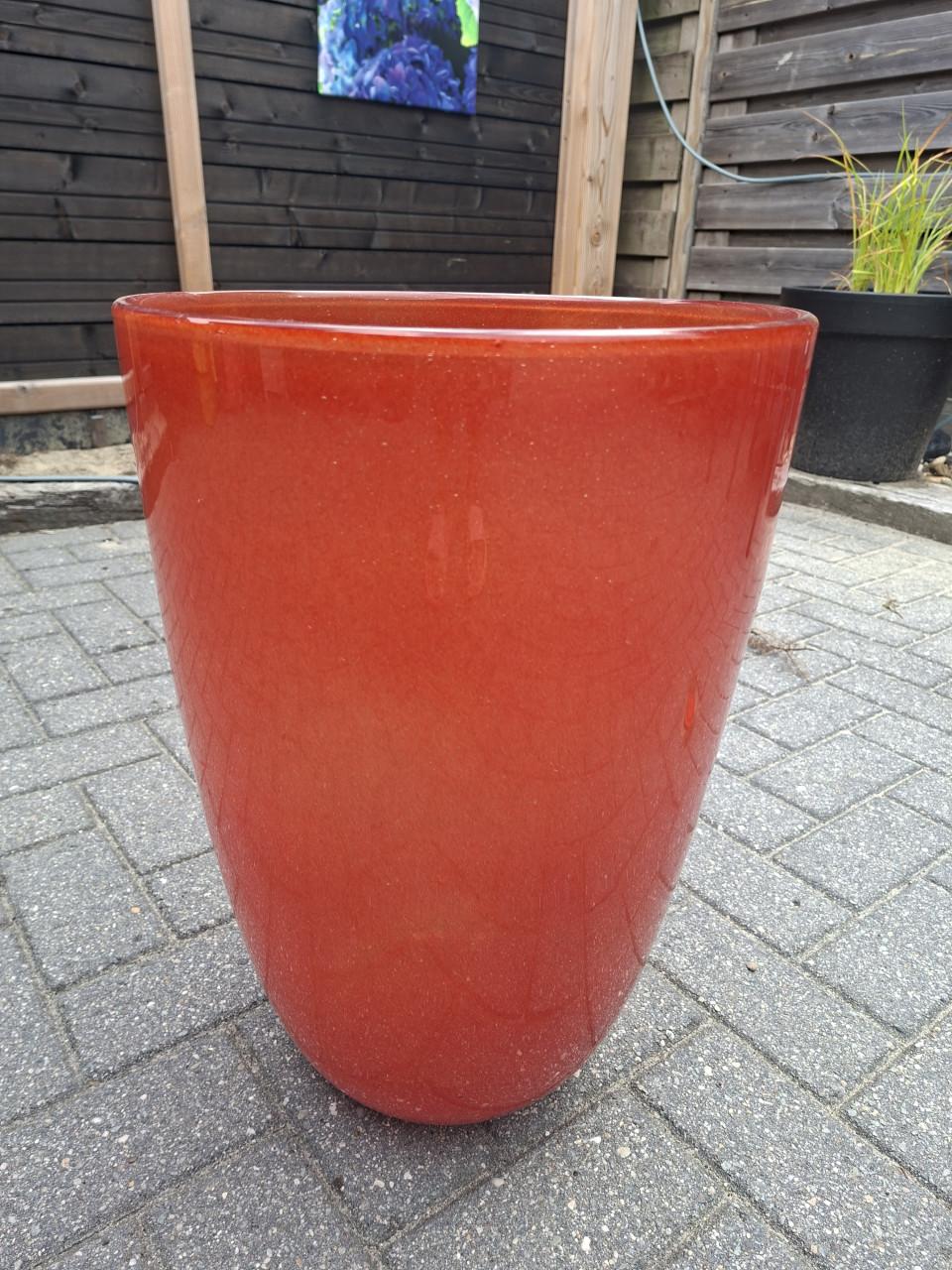 Decoratieve grote vaas rood glas  53 x 35 cm