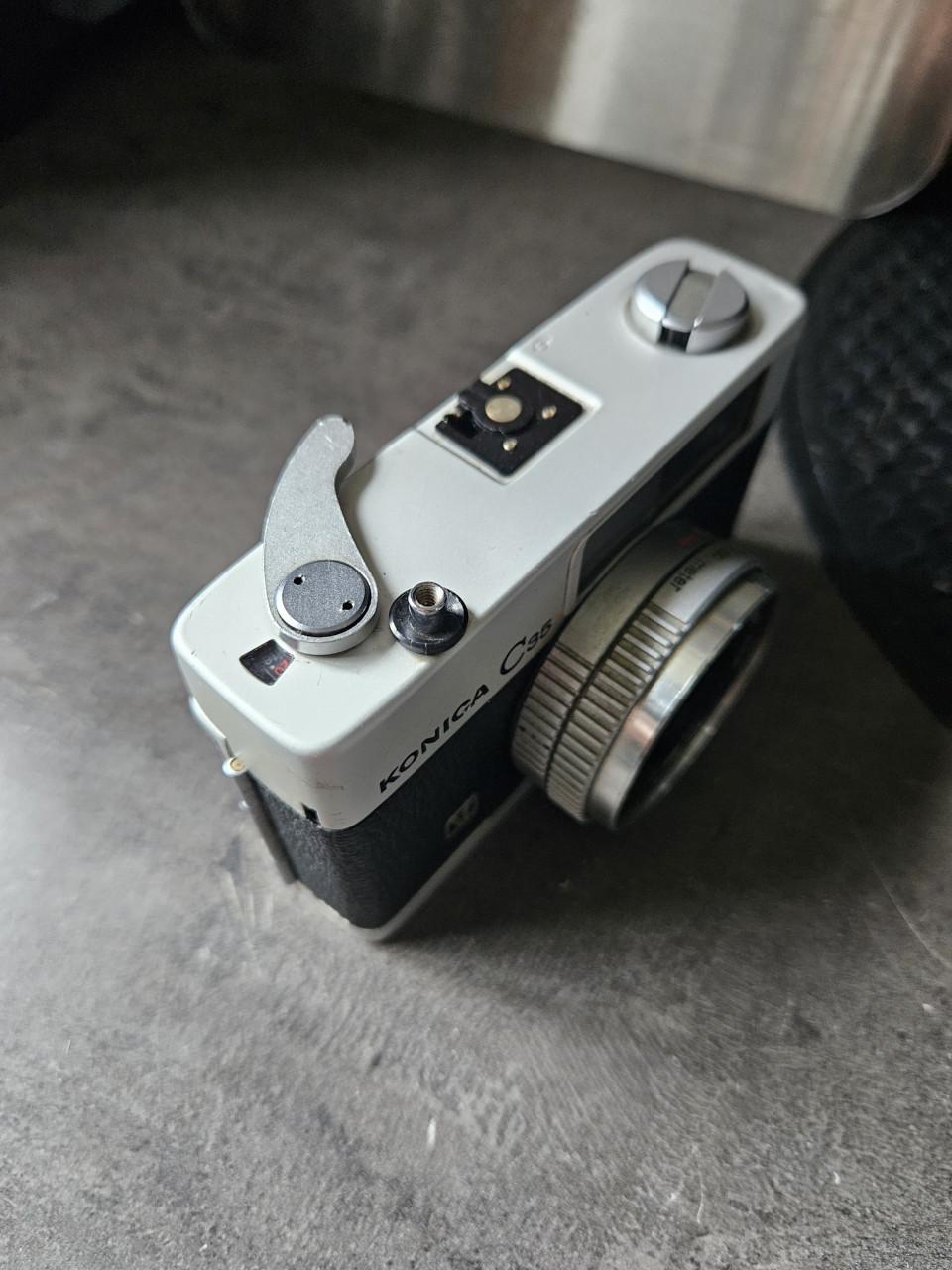 Mooie vintage Konica C35 V analoge camera jaren 70