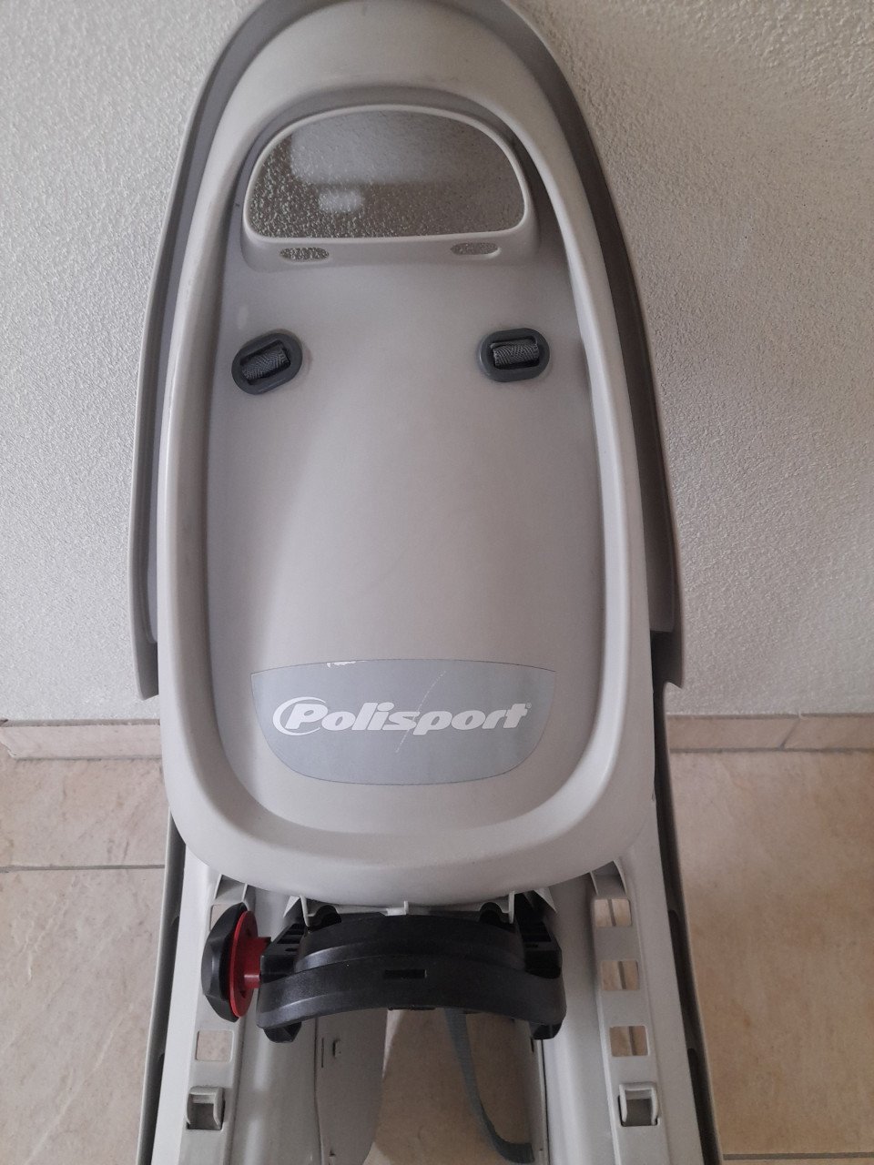 Fietsstoeltje voor achterop ( past ook op elektrische fiets) in goede staat