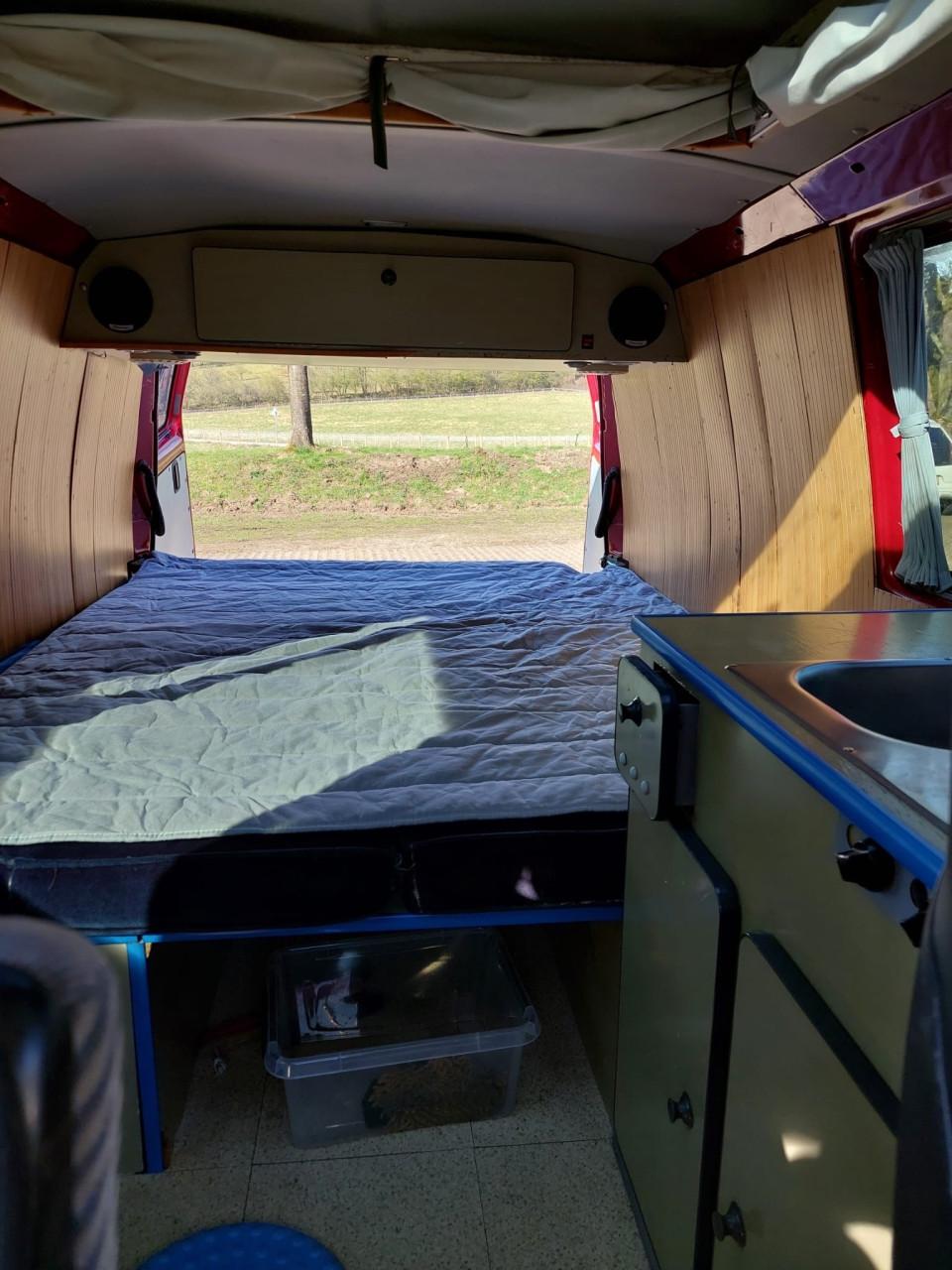 Rode avontuurlijke Camper