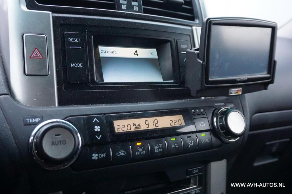 Toyota Land Cruiser 3.0 d-4d-f vx window van